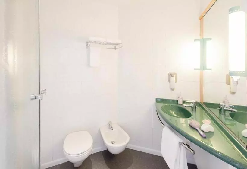 בית מלון כפרי Ibis Roma Fiera