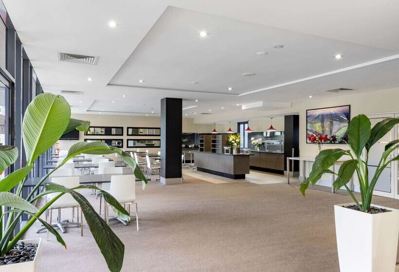 Отель Mercure Brisbane Garden City