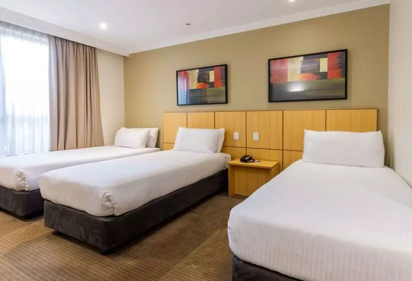 Отель Mercure Brisbane Garden City