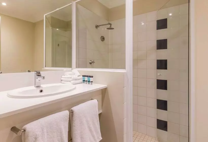 Отель Mercure Brisbane Garden City