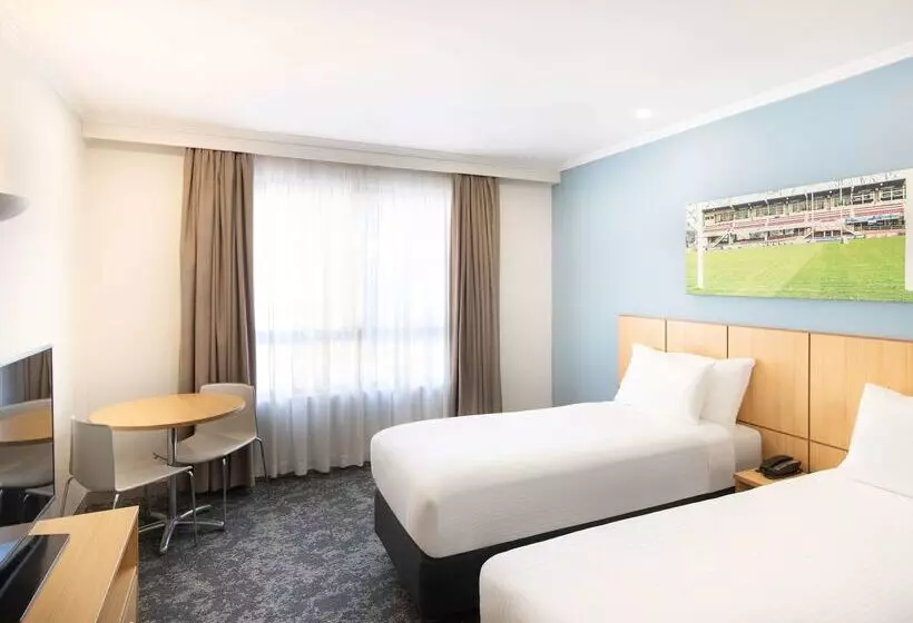 Отель Mercure Brisbane Garden City