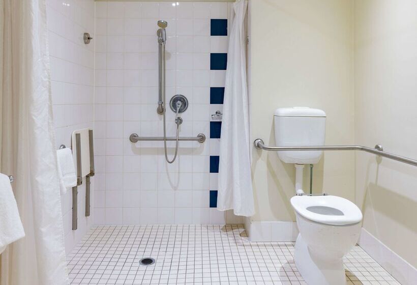 Отель Mercure Brisbane Garden City