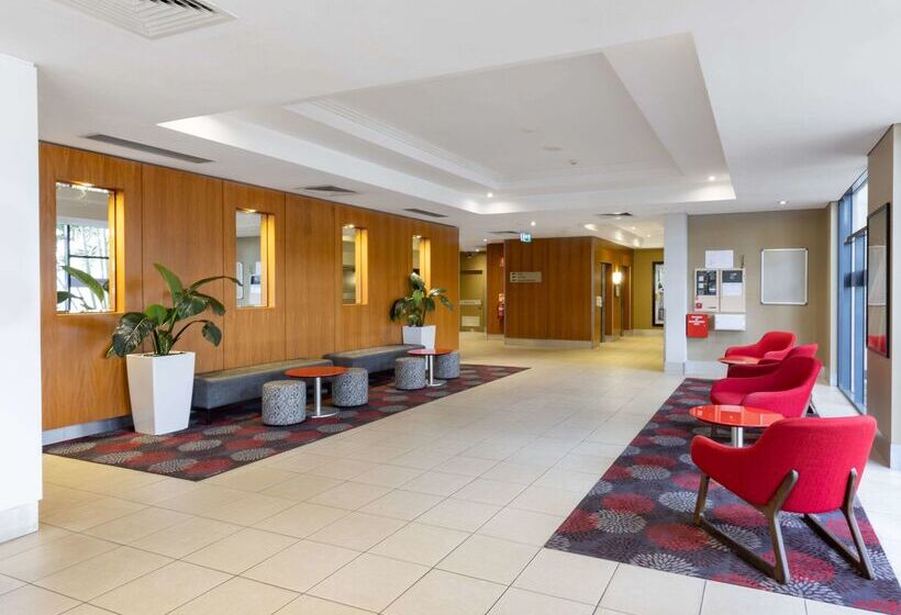 Отель Mercure Brisbane Garden City