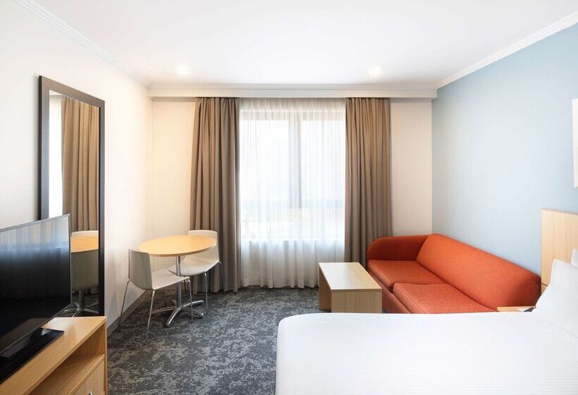 Отель Mercure Brisbane Garden City