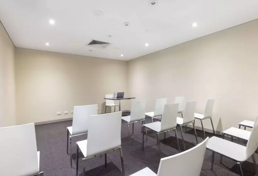 Отель Mercure Brisbane Garden City