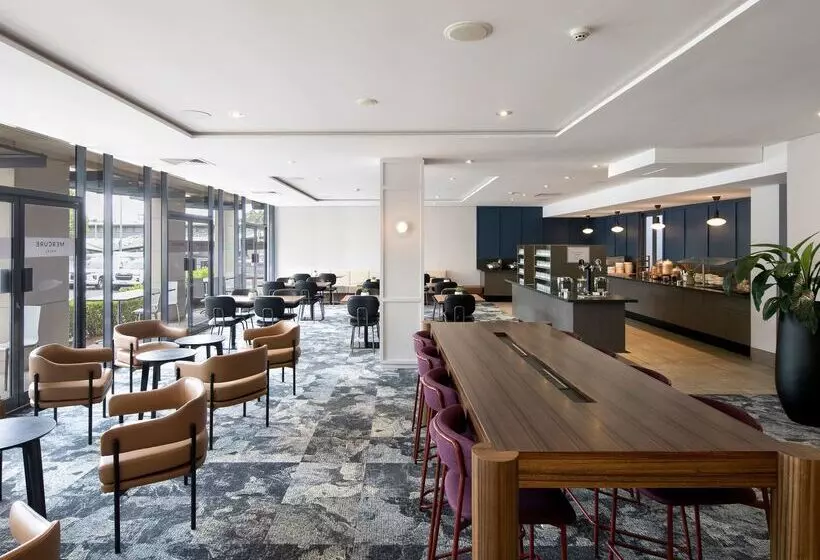 Отель Mercure Brisbane Garden City
