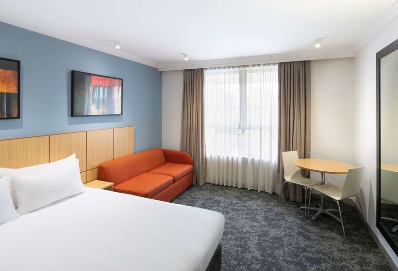 Отель Mercure Brisbane Garden City