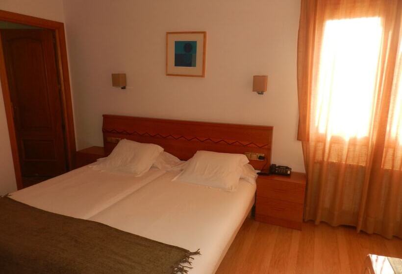 هتل Porta D'Alella