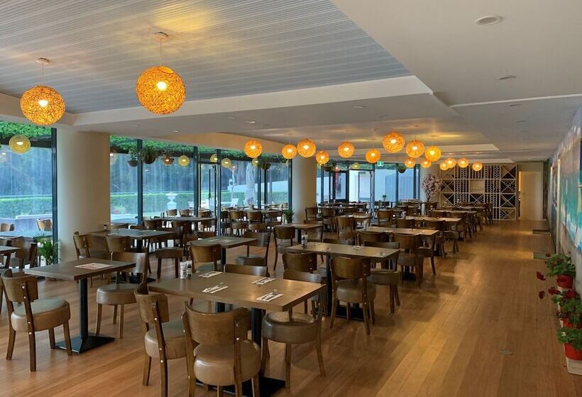 בית מלון כפרי Landmark Resort