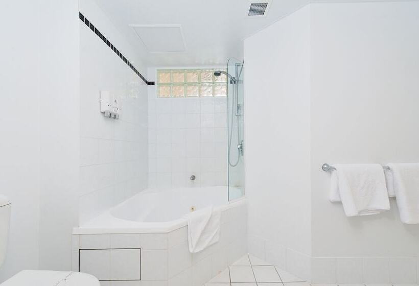 בית מלון כפרי Landmark Resort