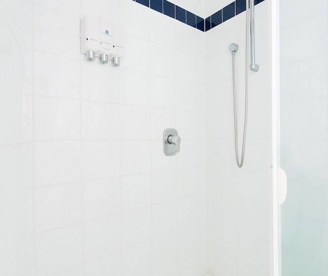 בית מלון כפרי Landmark Resort