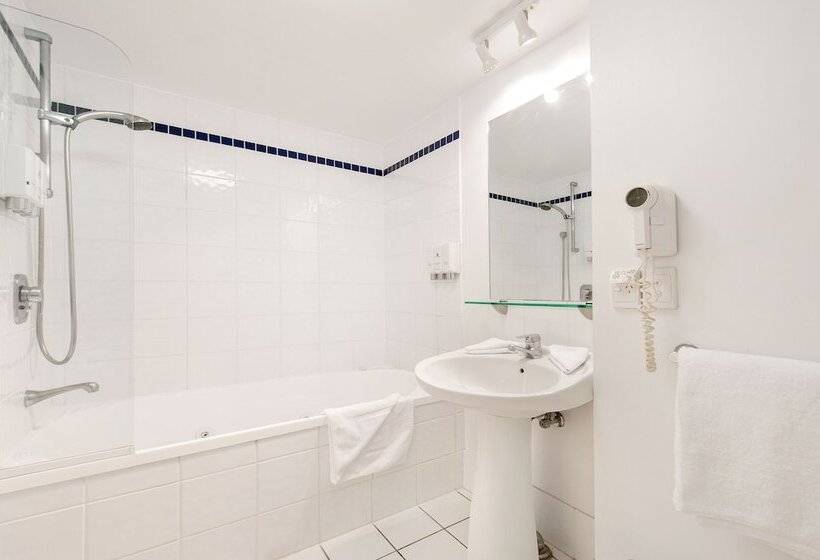 בית מלון כפרי Landmark Resort