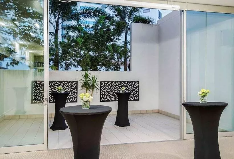 Отель The Sebel Maroochydore