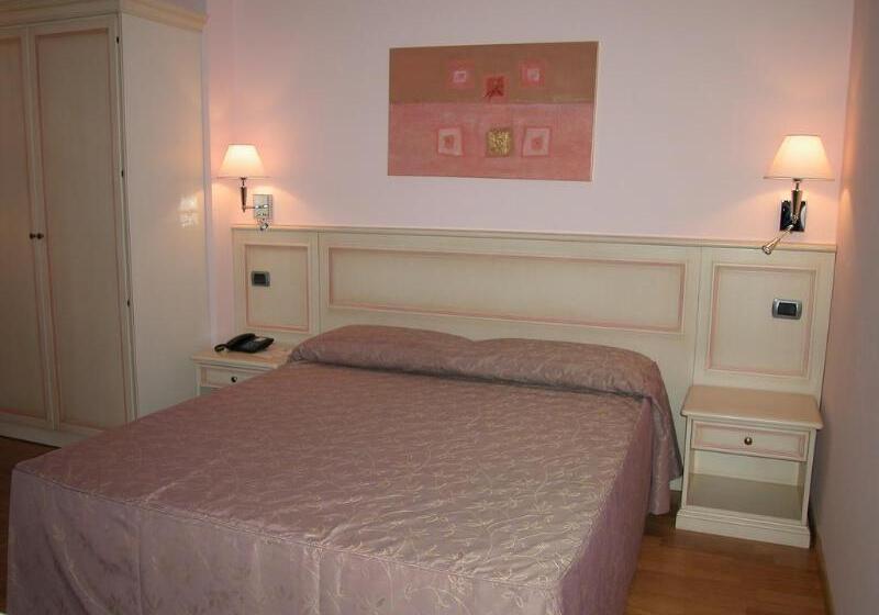 فندق West Florence