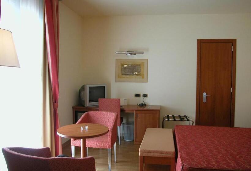 فندق West Florence