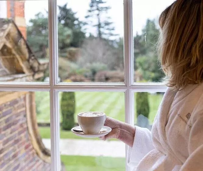 Отель Barnett Hill