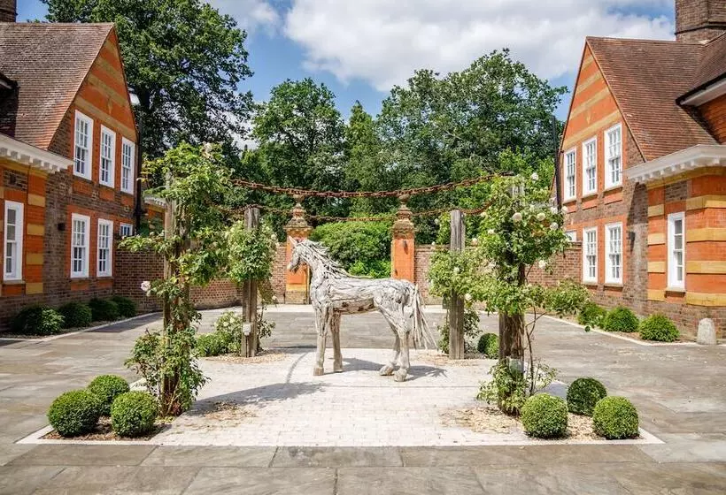 Отель Barnett Hill