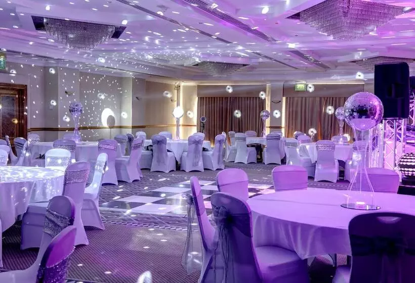 Windmill Village Hotel, Golf Club & Spa, Bw Signature Collection