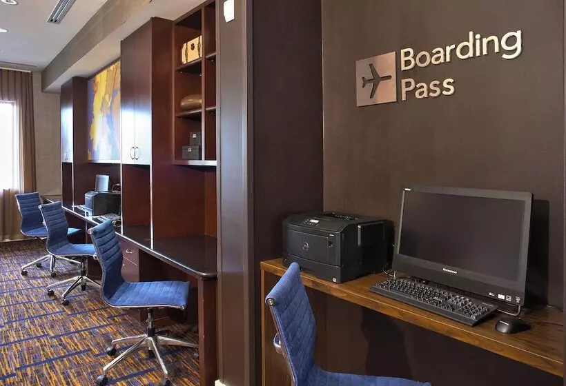 هتل Courtyard By Marriott Hamilton