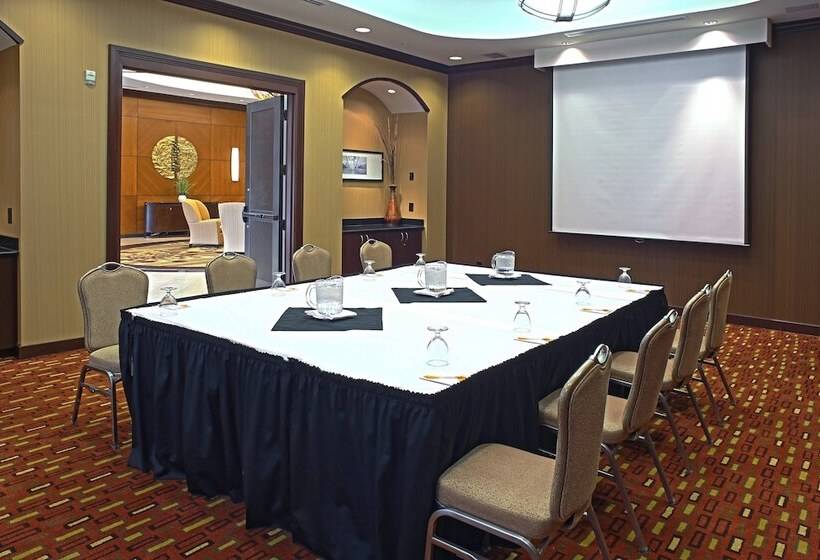 فندق Courtyard By Marriott Hamilton