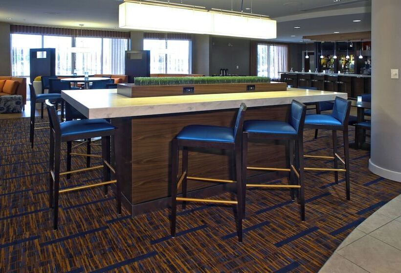 فندق Courtyard By Marriott Hamilton