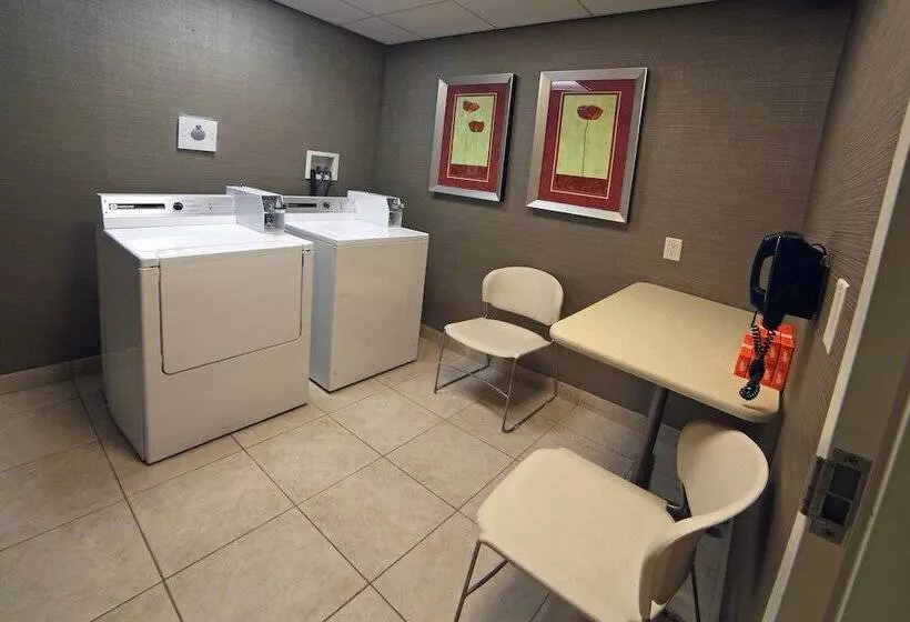 هتل Courtyard By Marriott Hamilton