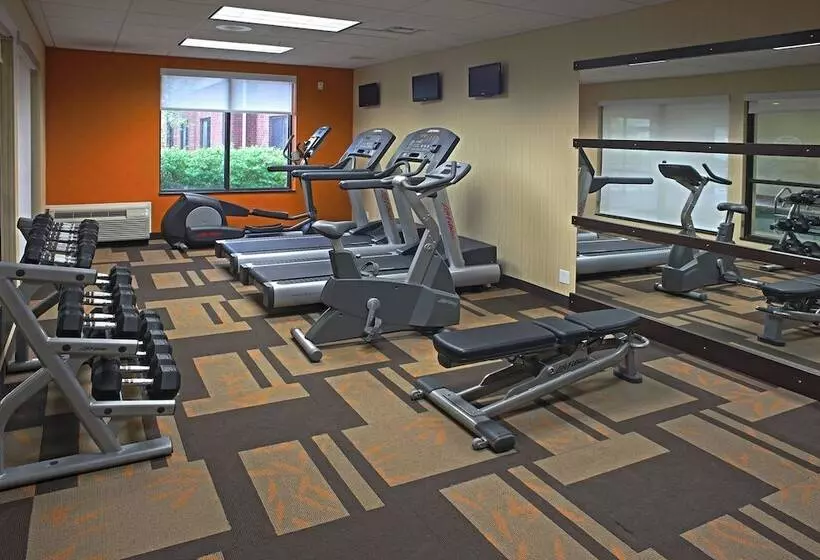 هتل Courtyard By Marriott Hamilton