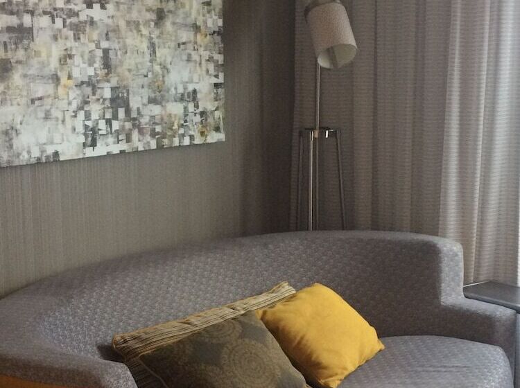فندق Courtyard By Marriott Hamilton