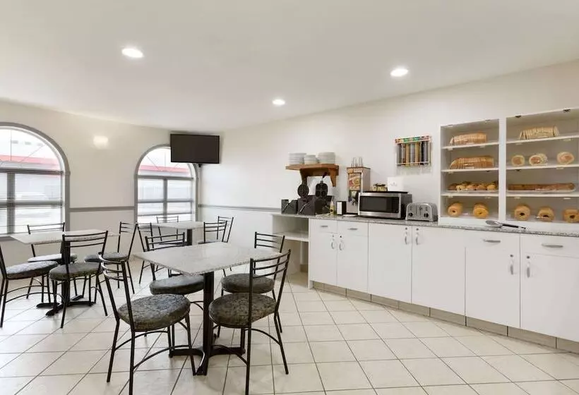 酒店 Days Inn By Wyndham Steinbach