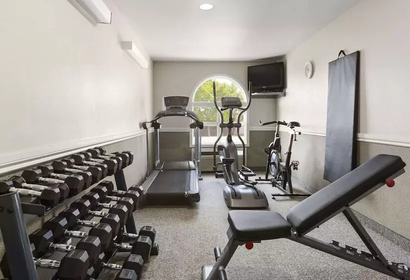 酒店 Days Inn By Wyndham Steinbach