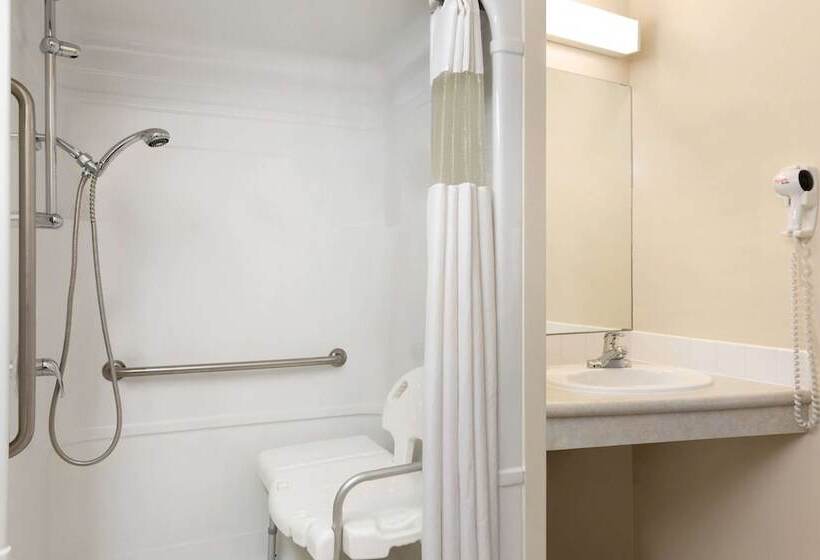 בית מלון כפרי Days Inn By Wyndham Steinbach