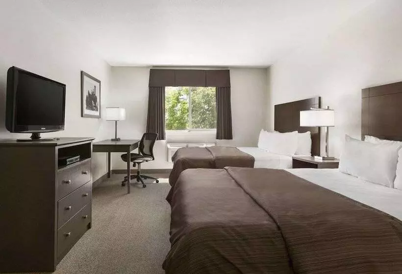 酒店 Days Inn By Wyndham Steinbach