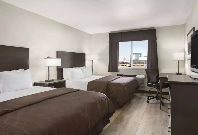 酒店 Days Inn By Wyndham Steinbach