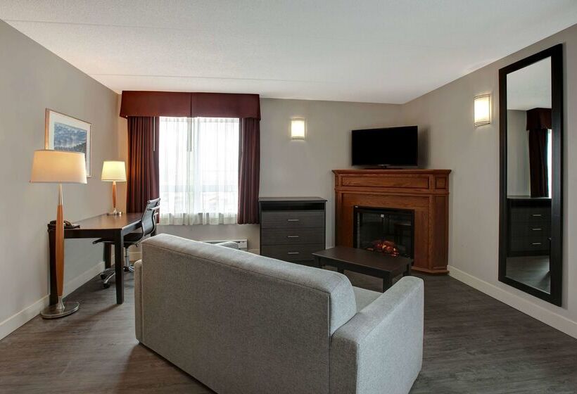 فندق Days Inn & Suites By Wyndham Collingwood