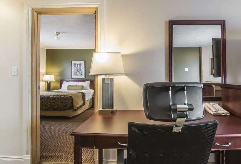 Hotel Econo Lodge Inn & Suites High Level