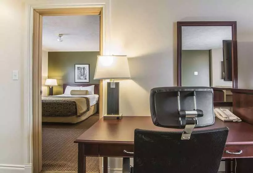 酒店 Econo Lodge Inn & Suites High Level