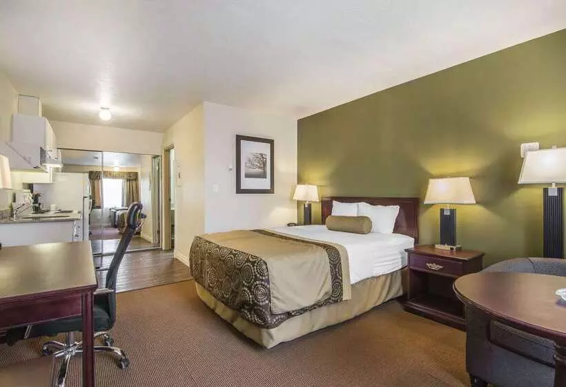 酒店 Econo Lodge Inn & Suites High Level