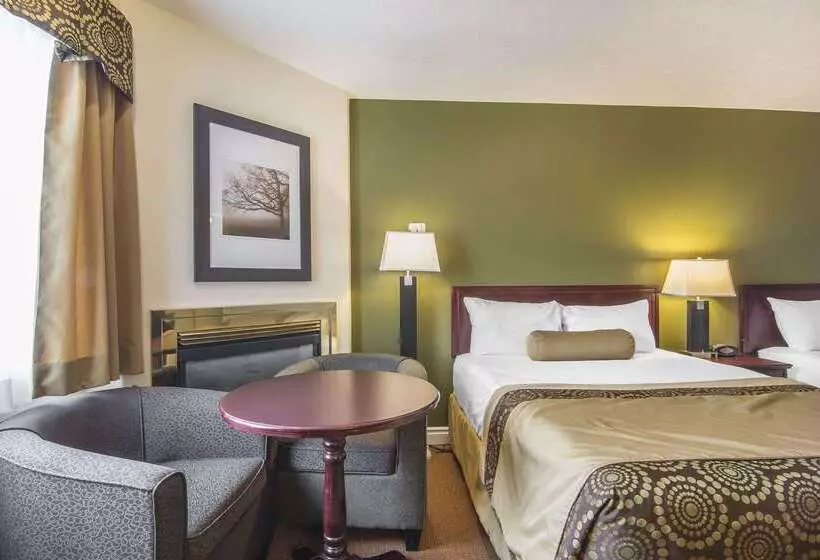 酒店 Econo Lodge Inn & Suites High Level