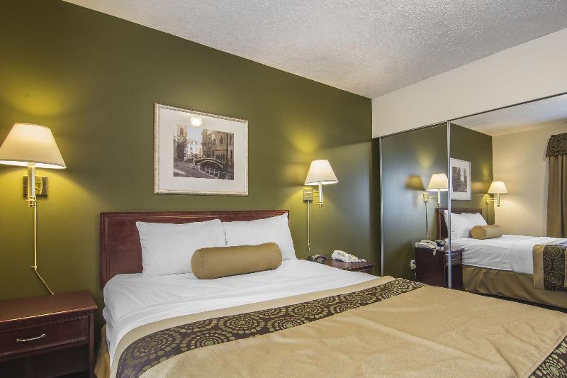 Hotel Econo Lodge Inn & Suites High Level
