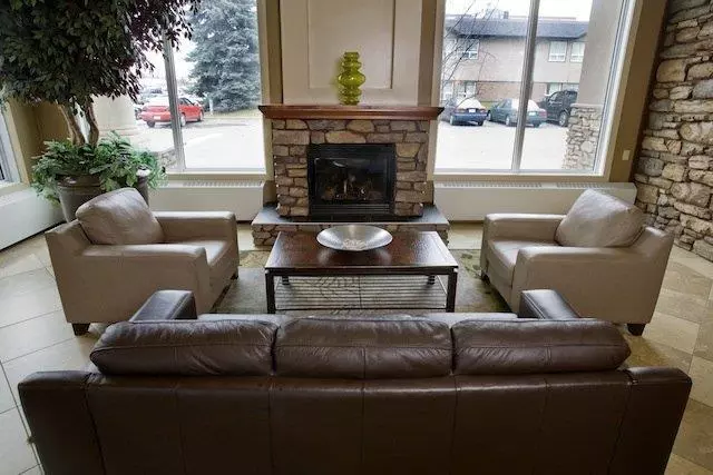 호텔 Heritage Inn & Suites   Brooks