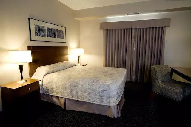 호텔 Heritage Inn & Suites   Brooks