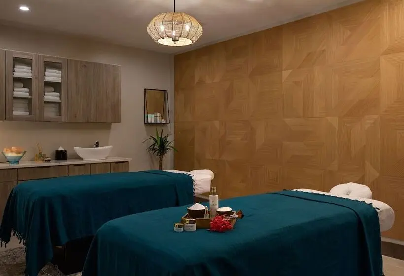 هتل Jw Marriott St. Maarten Beach Resort & Spa