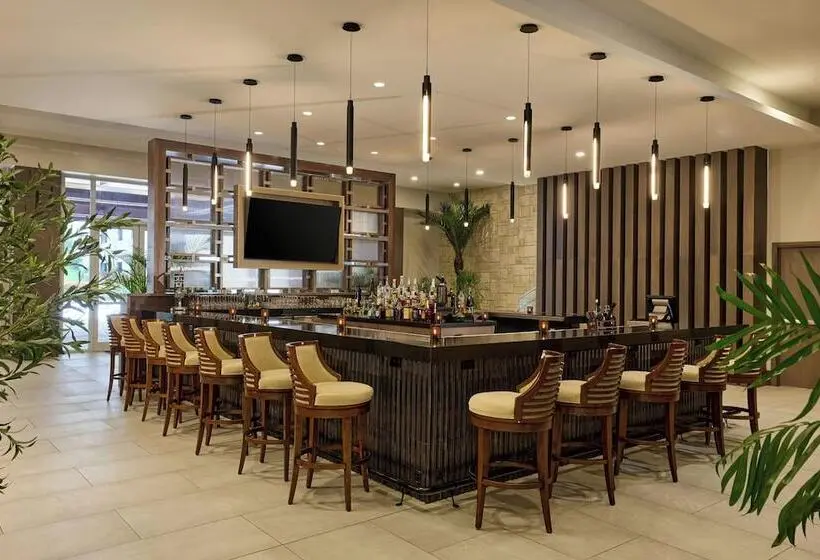 هتل Jw Marriott St. Maarten Beach Resort & Spa