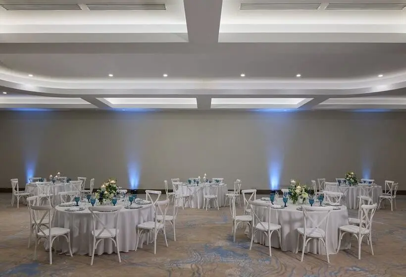 هتل Jw Marriott St. Maarten Beach Resort & Spa