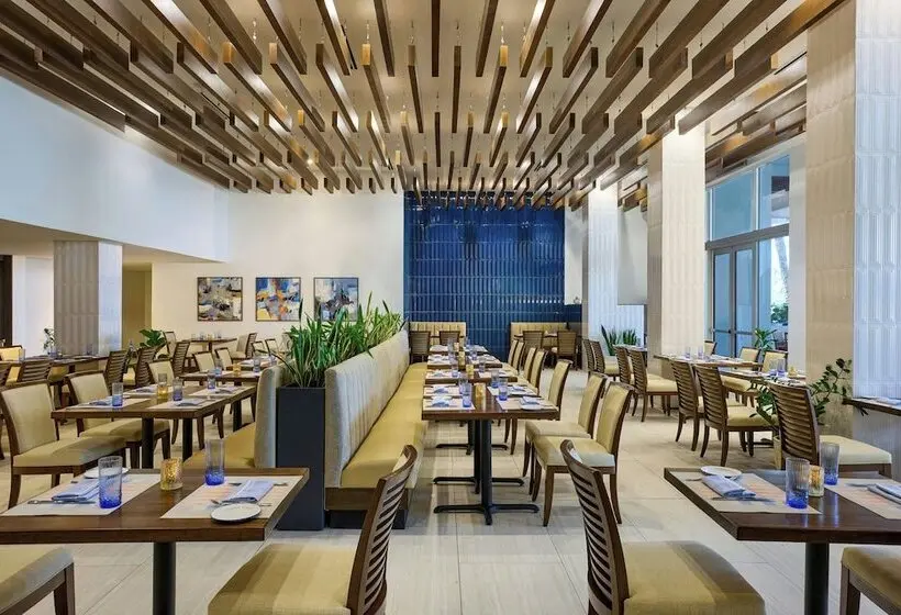 هتل Jw Marriott St. Maarten Beach Resort & Spa