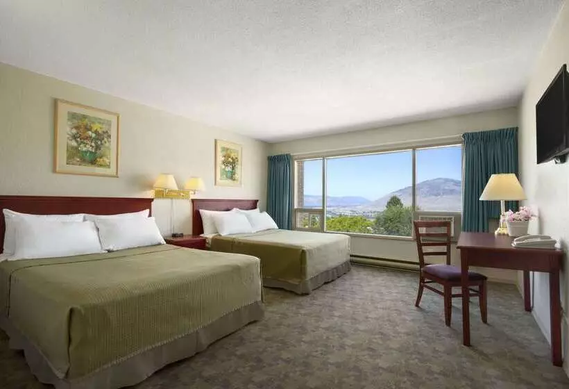 בית מלון כפרי Knights Inn Kamloops