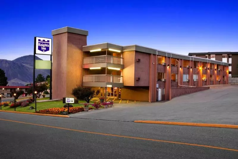 בית מלון כפרי Knights Inn Kamloops