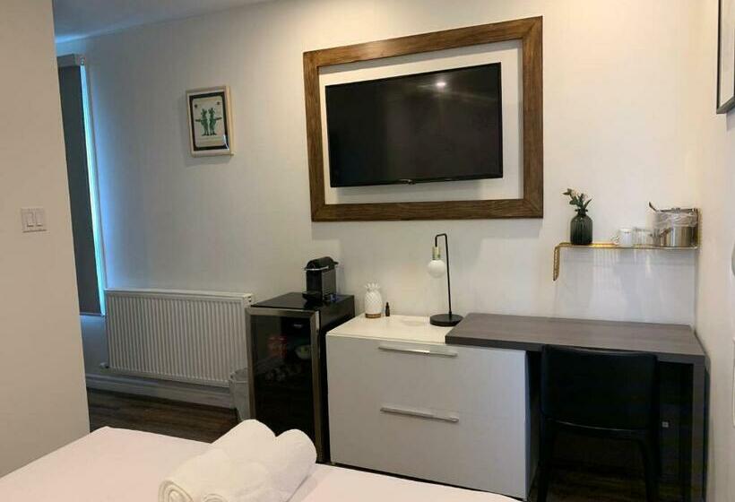 فندق Pembroke Inn