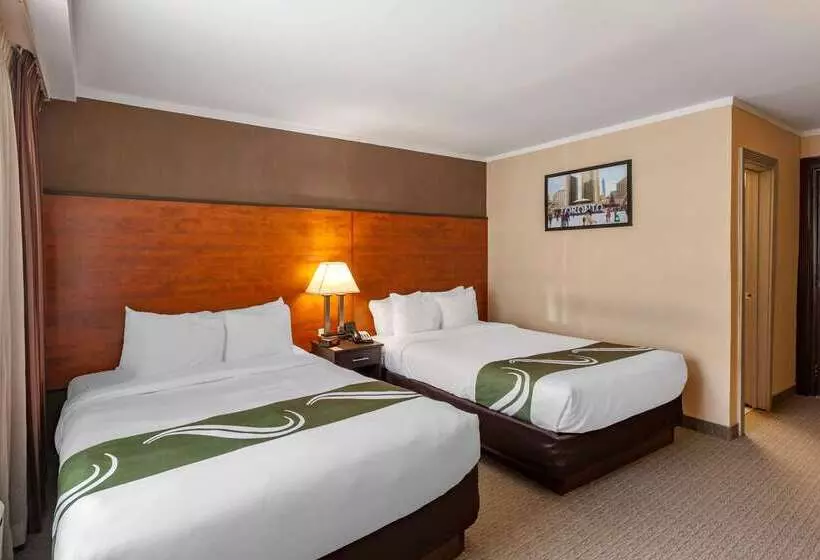 ホテル Quality Inn Toronto Airport