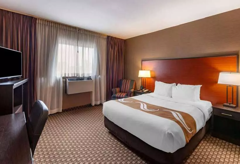 ホテル Quality Inn Toronto Airport